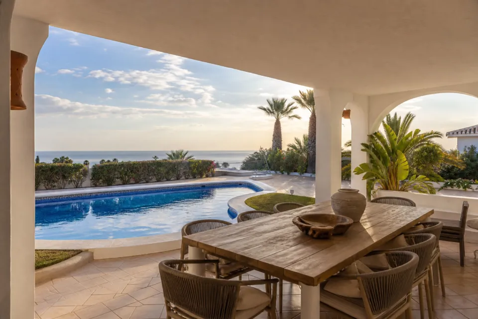 Villa mediterránea frente al mar en Benahavís